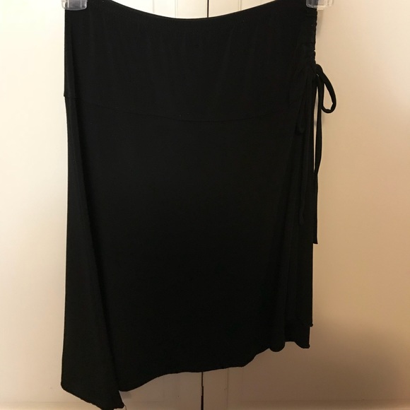 Black skirt. - Picture 1 of 2